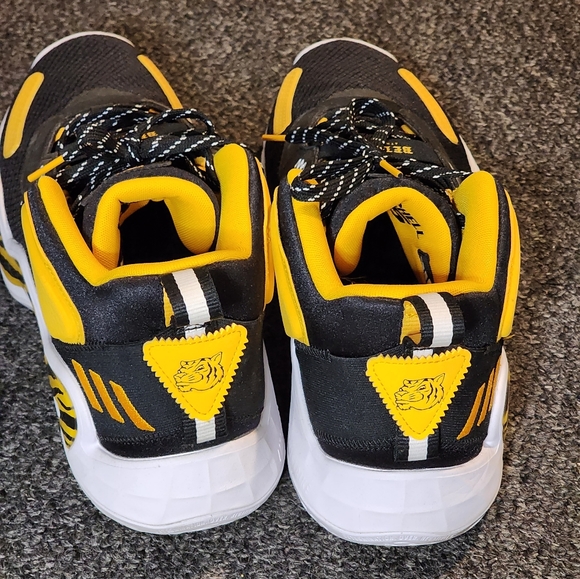 Adidas D.O.N. Issue 3 - Picture 4 of 5